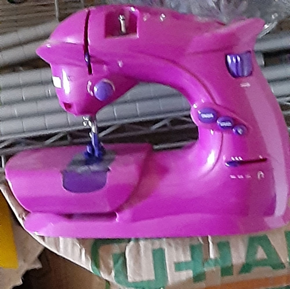 Mini sewing machine for little girl ages 6-12